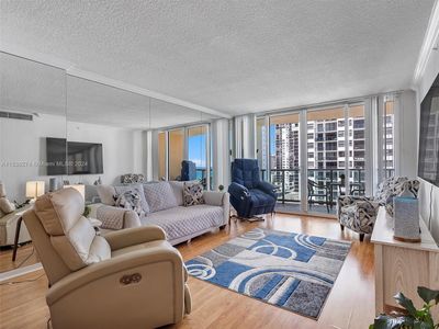 1108 - 2501 S Ocean Dr, Condo with 1 bedrooms, 1 bathrooms and null parking in Hollywood FL | Image 2