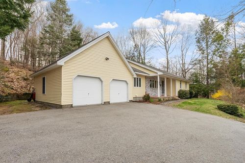 41 Betty Spring Rd, Gardner, MA, 01440-2401 | Card Image