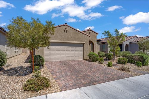 6324 Conlon St, North Las Vegas, NV, 89081-6926 | Card Image