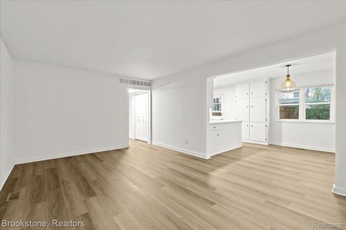 1063 York St, Plymouth, MI, 48170-1439 | Card Image