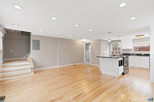 b-601 Chapel St, New Haven, CT, 06511-7061 | Card Image