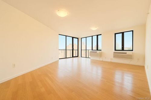 4e-6070 Woodhaven Blvd, Elmhurst, NY, 11373-5539 | Card Image