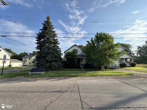 3926 W Court St, Flint, MI, 48532-3885 | Card Image