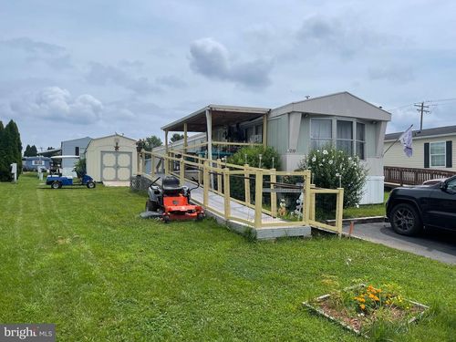 230 Chesapeake Est, THOMASVILLE, PA, 17364-9665 | Card Image