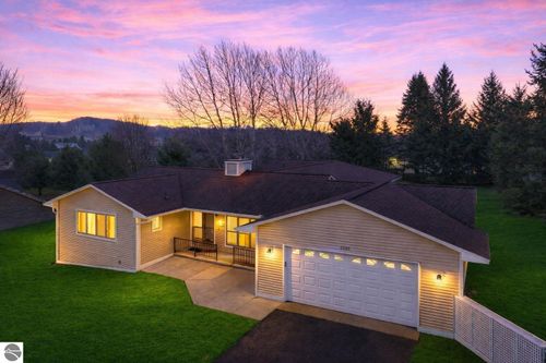 5529 Heritage Way, Traverse City, MI, 49685-8959 | Card Image