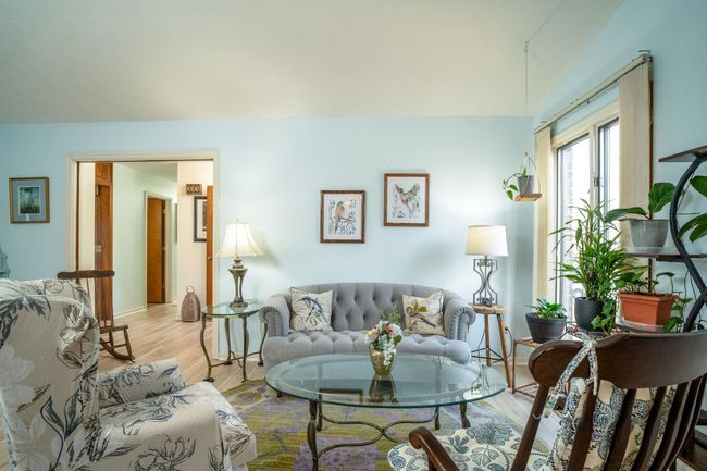 with vaulted ceiling. | Image 4