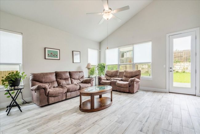 11108 American Mustang Loop, House other with 3 bedrooms, 3 bathrooms and 4 parking in Manor TX | Image 11