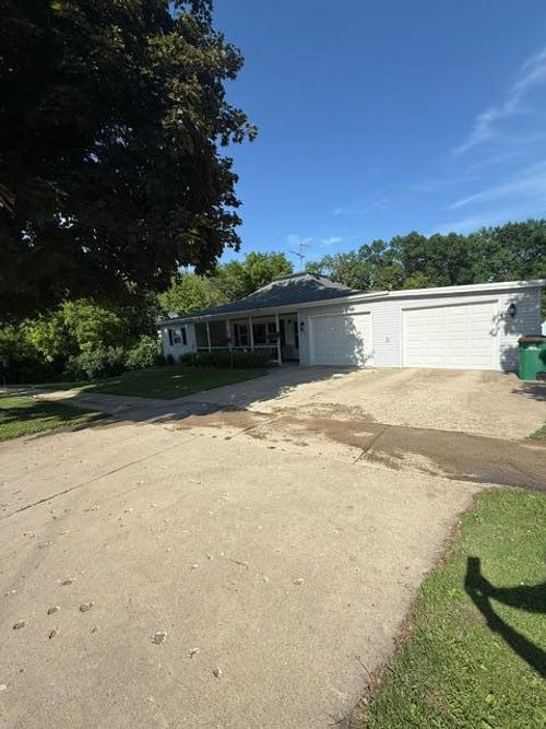 109 S Griffin St, Lakefield, MN, 56150-9458 | Card Image