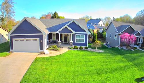 3755 40th St, Grandville, MI, 49418-3132 | Card Image