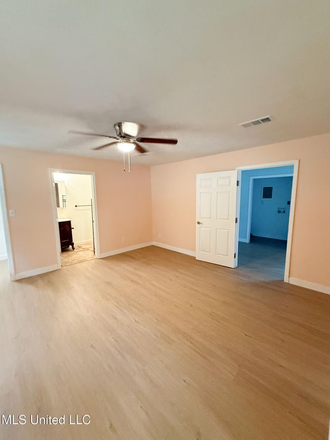 primary | Image 18