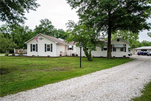 8005 S Buckner Tarsney Rd, Oak Grove, MO, 64075-7206 | Card Image