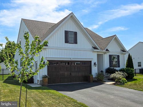 24 Sovereign Dr, DOUGLASSVILLE, PA, 19518-2448 | Card Image