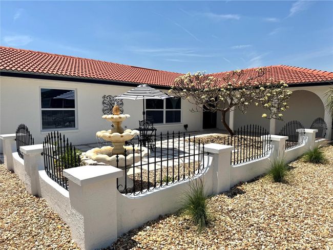 6524 Senegal Palm Way, House other with 3 bedrooms, 2 bathrooms and null parking in APOLLO BEACH FL | Image 5