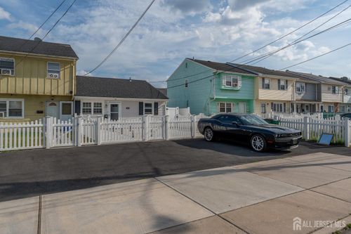 30-30-30 Warren St, Carteret, NJ, 07008-3328 | Card Image