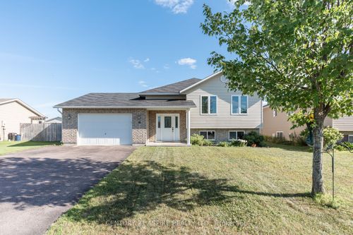 42 Highland Park Dr, Petawawa, ON, K8H0A3 | Card Image