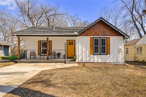 1339 S Hocker Ave, Independence, MO, 64055-1545 | Card Image