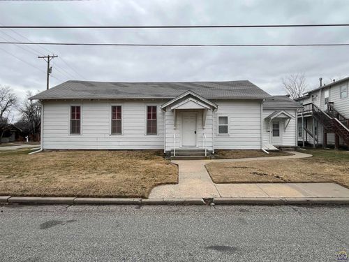 202 Constitution St, Emporia, KS, 66801-4044 | Card Image