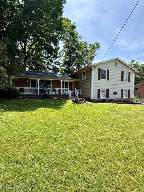8524 Sleepy Hollow Dr Ne, Warren, OH, 44484-2048 | Card Image