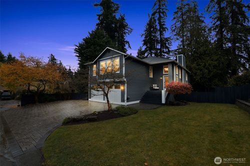 21505 84th Ave W, Edmonds, WA, 98026-7303 | Card Image