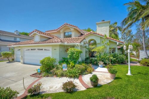 904 Robinwood Dr, Oceanside, CA, 92056-6400 | Card Image