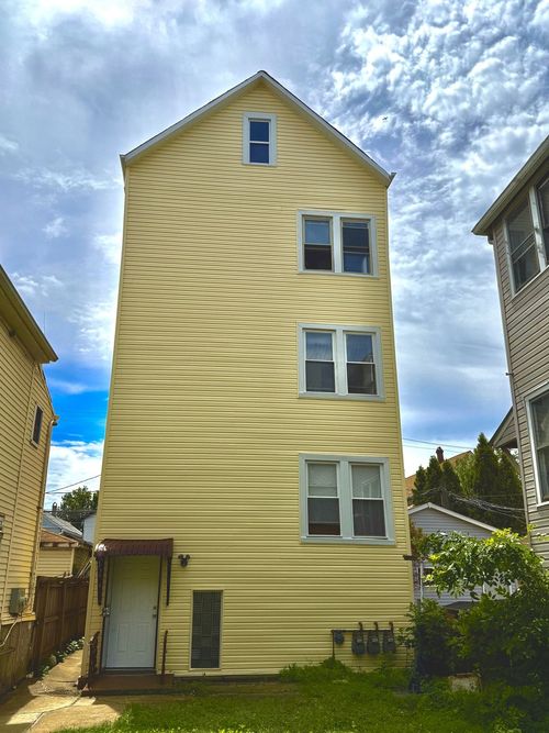 2f-937 W 33rd Place, Chicago, IL, 60608 | Card Image