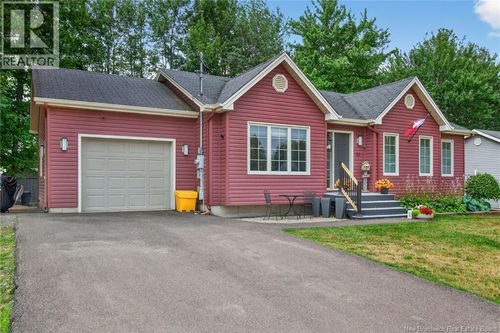 52 Rue Herman, Dieppe, NB, E1A0L5 | Card Image