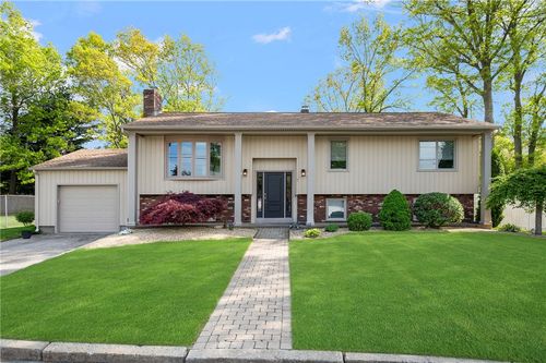7 Robins Way, North Providence, RI, 02904-3806 | Card Image