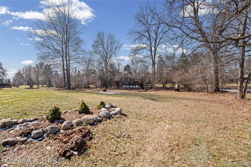 2864 Colonial Trl, Bloomfield Hills, MI, 48304-1618 | Card Image