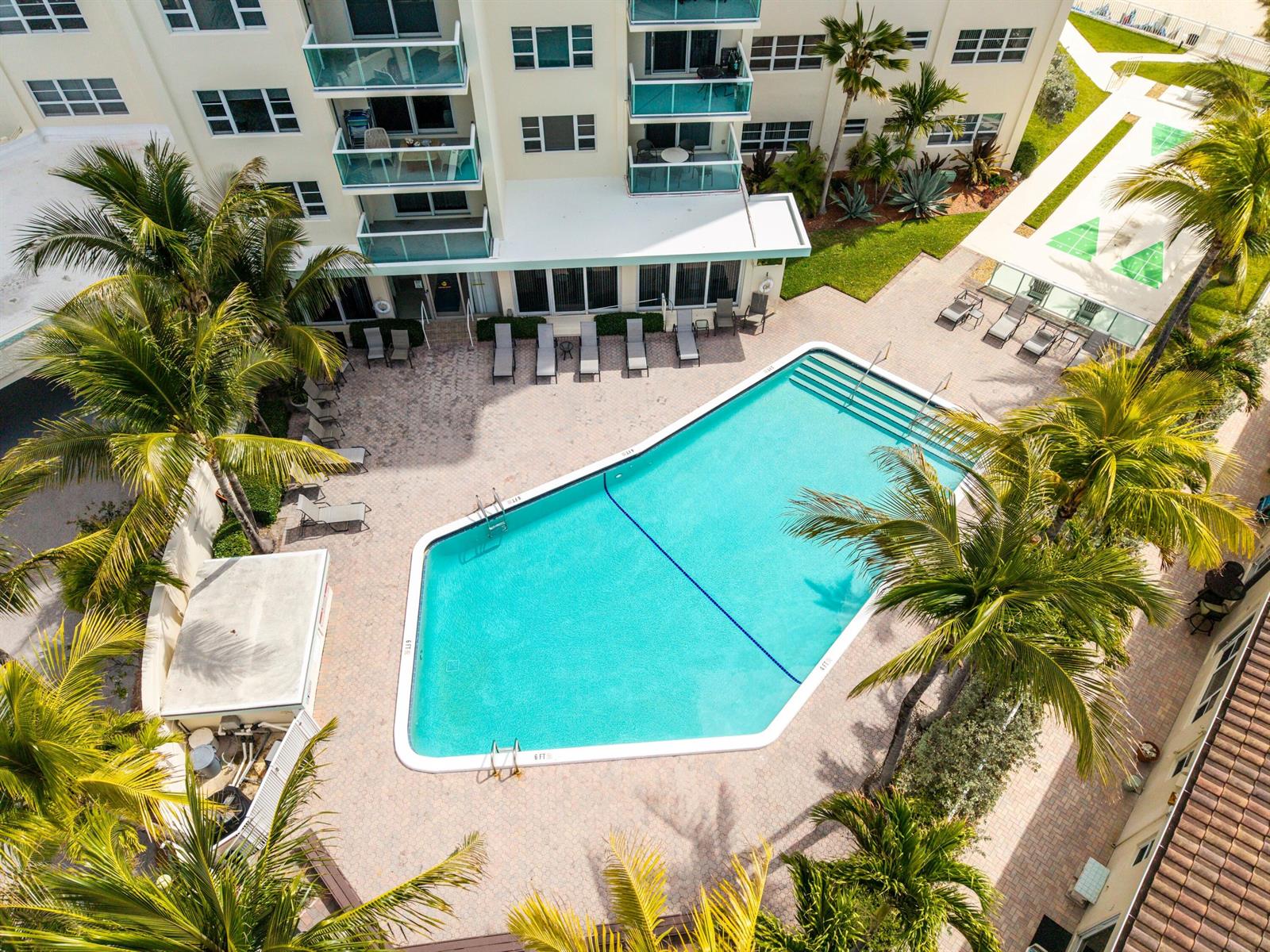 Residential in Lauderdale By The Sea 2