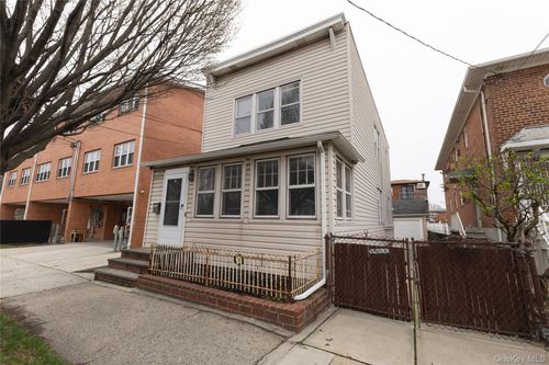 61-17 165th St, Fresh Meadows, NY, 11365-1927 | Card Image