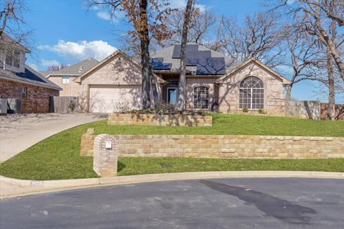 905 Forest Hollow Dr, Hurst, TX, 76053-7167 | Card Image