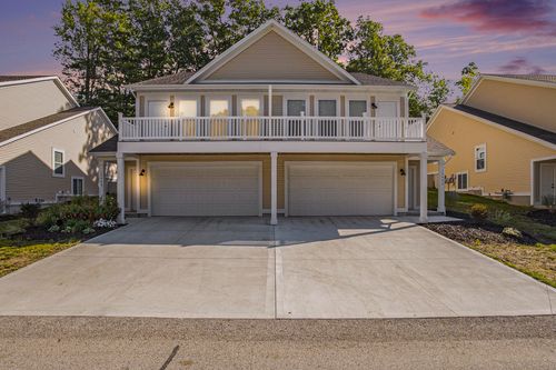 17545 Beechwood Ln, Spring Lake, MI, 49456-3303 | Card Image