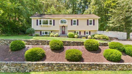 137 Quaker Farms Road, Oxford, CT, 06478 | Card Image