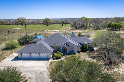 632 Lake Valley Dr, La Vernia, TX, 78121-5113 | Card Image