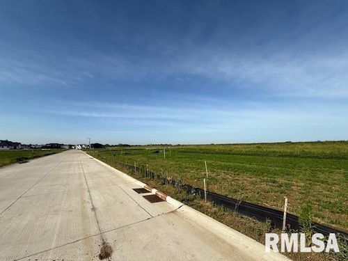 6820 Meghan Ave, Bettendorf, IA, 52722-6448 | Card Image