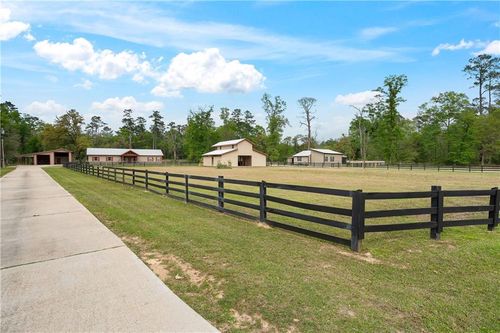 19243 Sisters Rd, Ponchatoula, LA, 70454-4451 | Card Image