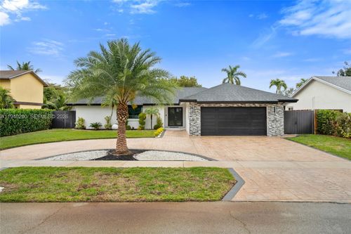 730 Sw 95th Ter, Pembroke Pines, FL, 33025-1116 | Card Image