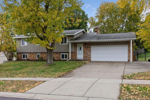 6200 132nd Way, Apple Valley, MN, 55124-4611 | Card Image