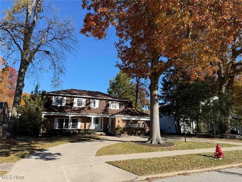 9474 Stoney Creek Ln, Parma Heights, OH, 44130-4764 | Card Image