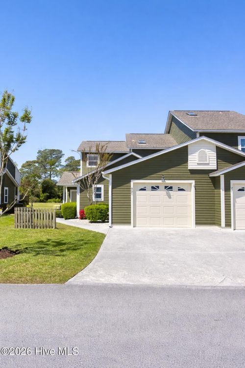 901 Cedarwood Vlg, Morehead City, NC, 28557-8415 | Card Image