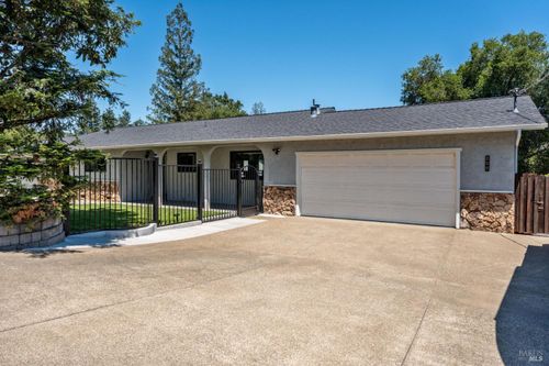 800 Riverside Dr, Ukiah, CA, 95482-9608 | Card Image