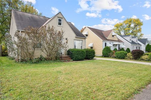 12512 York Blvd, Garfield Heights, OH, 44125-4004 | Card Image