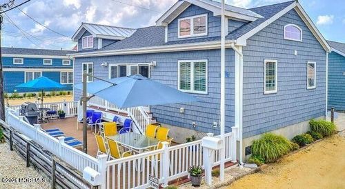 28 E Bonita Way, Lavallette, NJ, 08735-1301 | Card Image