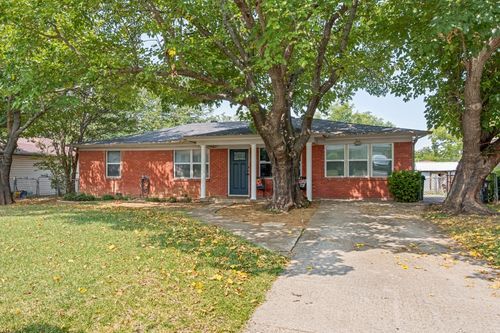 1009 Zelda Dr, Hurst, TX, 76053-4132 | Card Image