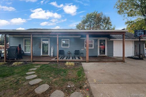 6425 Simmons Rd, Waterford, MI, 48327-1635 | Card Image