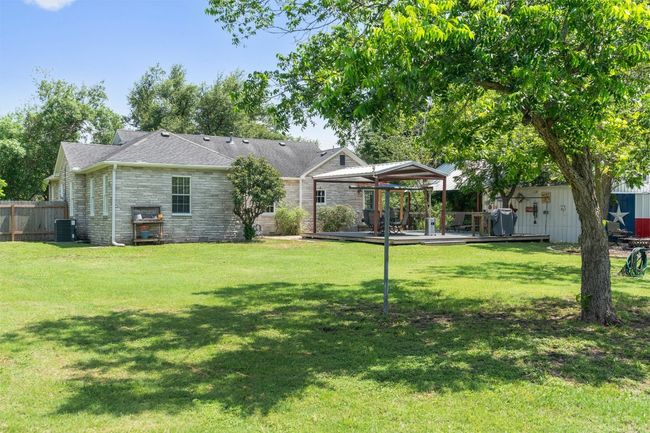1922 W Lake Dr, House other with 3 bedrooms, 2 bathrooms and 6 parking in Taylor TX | Image 38