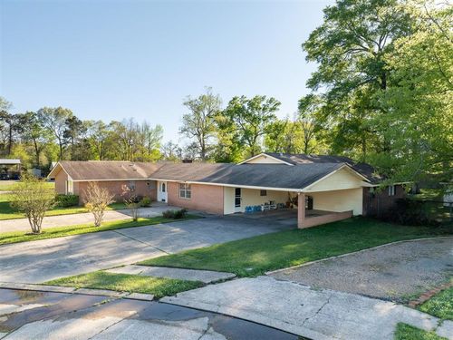 214 Julie Circle, Oakdale, LA, 71463 | Card Image