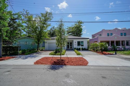 112 Nw 24th Ct, Miami, FL, 33125-5232 | Card Image