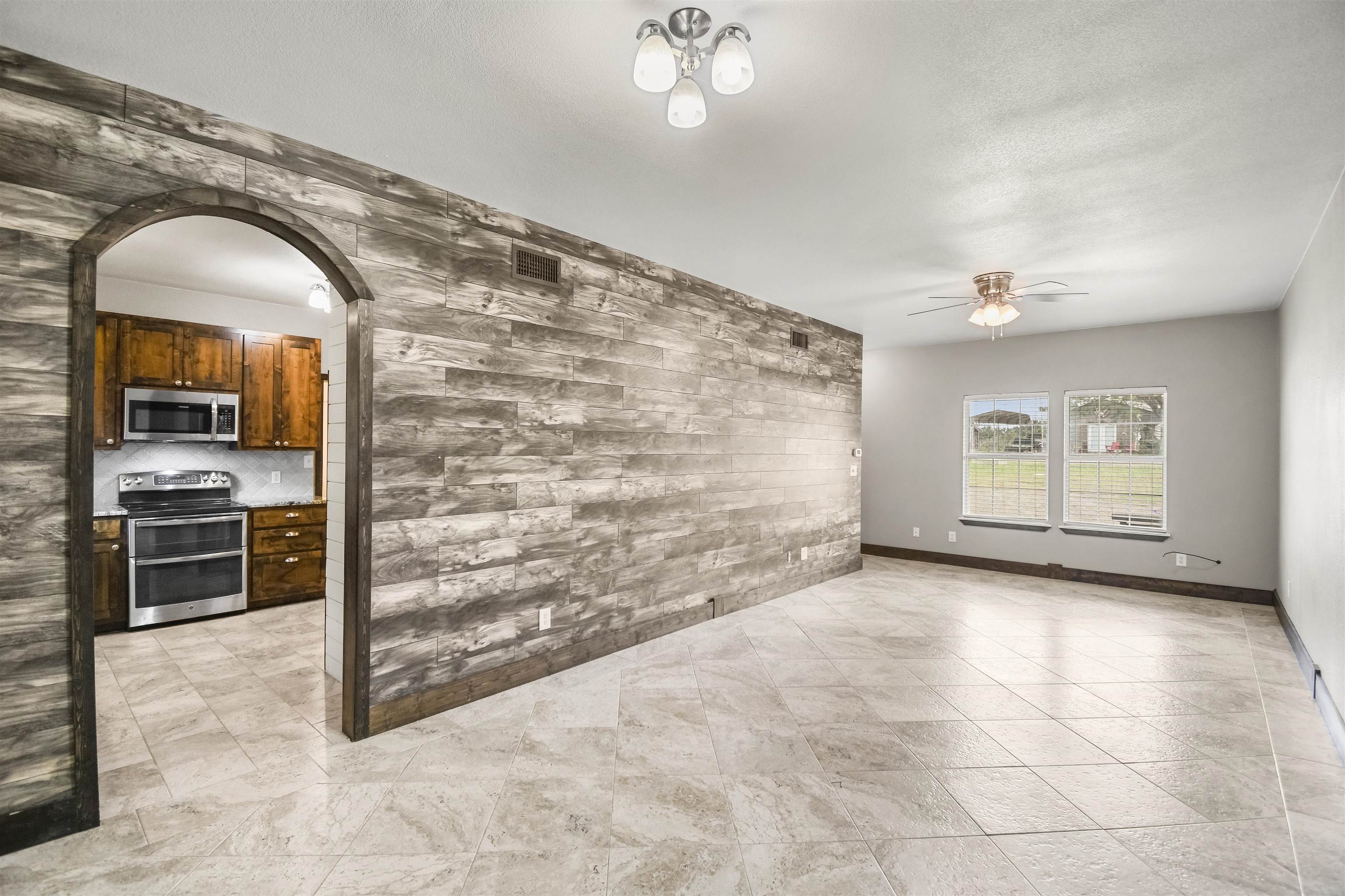 Residential Lease in Kingsland 4