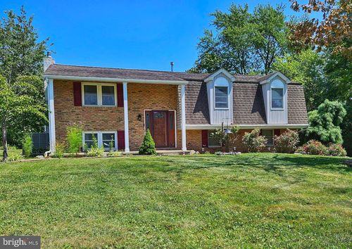 4323 Susquehanna Dr, SCHWENKSVILLE, PA, 19473-2016 | Card Image